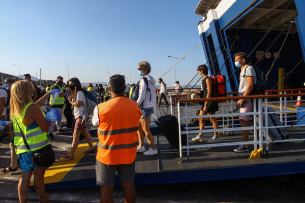 Όλα όσα ισχύουν για ταξίδια με πλοία, αεροπλάνα και αυτοκίνητα – Που φοράμε μάσκες