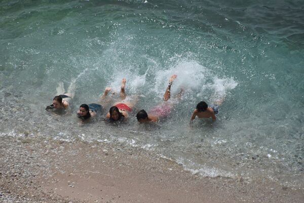 «Ανάσα» δροσιάς σήμερα – Πού θα έχει τοπικές βροχές [video]