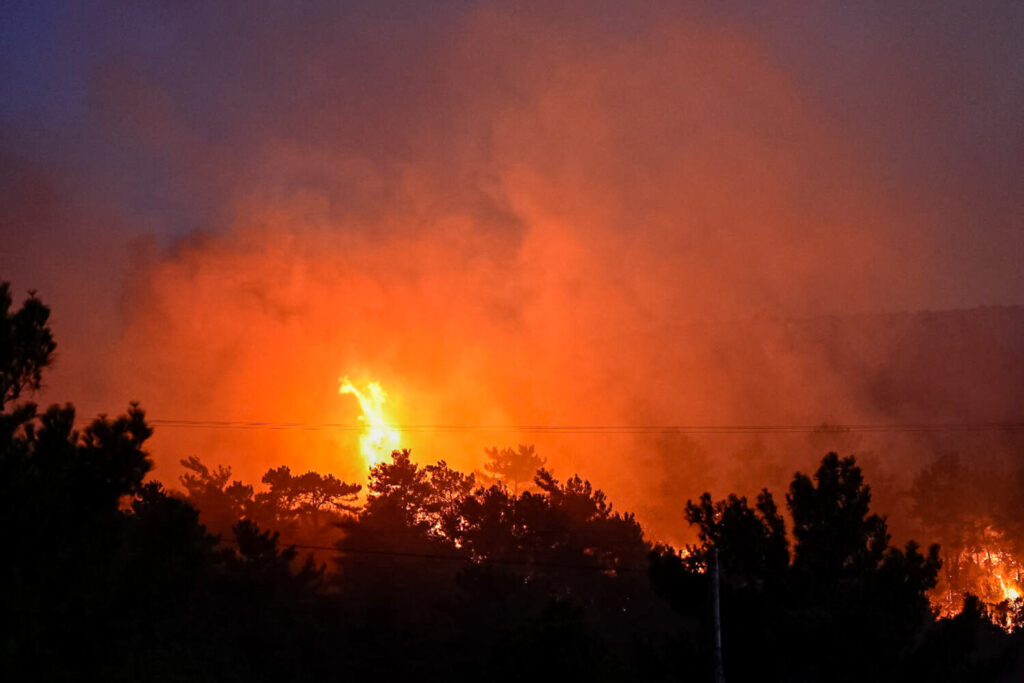 Πυρκαγιά στη Σάμο: Εμπρησμό καταγγέλλει ο δήμαρχος Ανατολικής Σάμου [βίντεο]