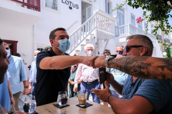 Μύκονος: Η συνάντηση του Αλέξη Τσίπρα με παλιό του συμμαθητή – Οι ιστορίες από την πενταήμερη! [βίντεο]