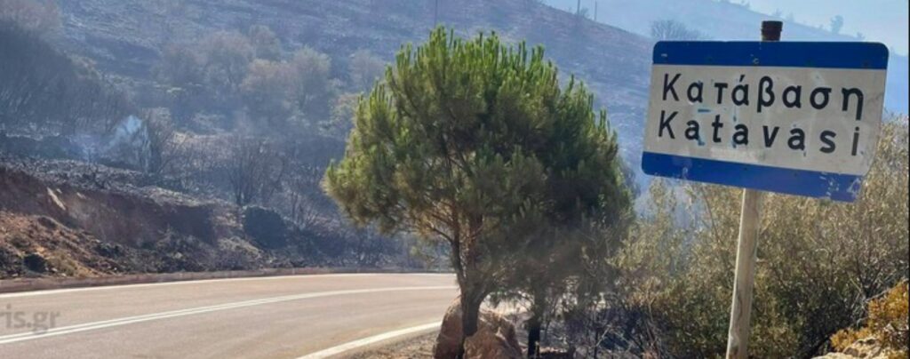 Εκτός ελέγχου η φωτιά στη Χίο – Μέσα στο χωριό Κατάβαση οι φλόγες – Εκκενώνονται οικισμοί [βίντεο]