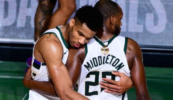 Απίστευτο ματς – θρίλερ στους τελικούς του ΝΒΑ: Ισοφάρισαν σε 2-2 οι Μπακς [βίντεο]