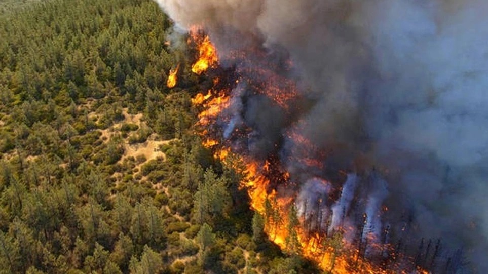 Ανεξέλεγκτη φωτιά στην Κύπρο – Εκκενώθηκαν χωριά