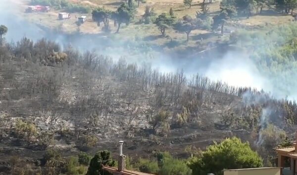 Η πυρκαγιά στο Βαρνάβα από ψηλά – Οι εικόνες από το drone της Πυροσβεστικής