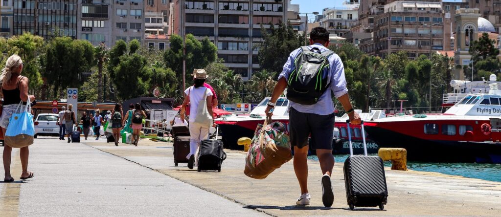 Από το Λιμενικό από σήμερα ο έλεγχος της επιβίβασης στα πλοία – Πώς ταξιδεύουμε [Βίντεο]