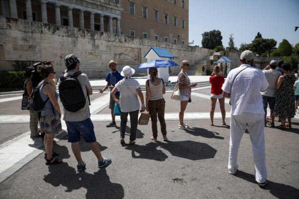 Κορωνοϊός:  Άλμα  με 4.181 νέα κρούσματα –  19 θάνατοι –  219 διασωληνωμένοι