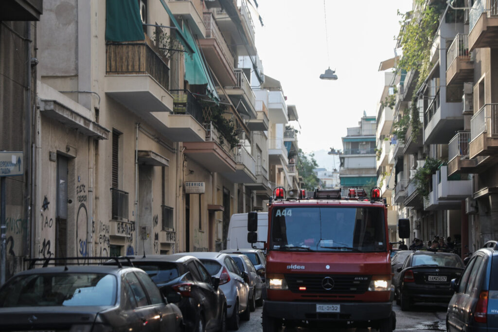 Τραγωδία στα Πατήσια: Δύο νεκροί από φωτιά σε διαμέρισμα [βίντεο]