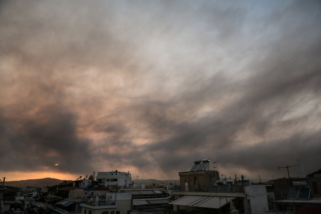 Περιφέρεια Αττικής: Οδηγός προστασίας των πολιτών από το νέφος της πυρκαγιάς