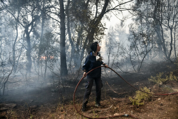 Νεκρός  εθελοντής πυροσβέστης από την Ιπποκράτειο Πολιτεία – Τον πλάκωσε στύλος της ΔΕΗ