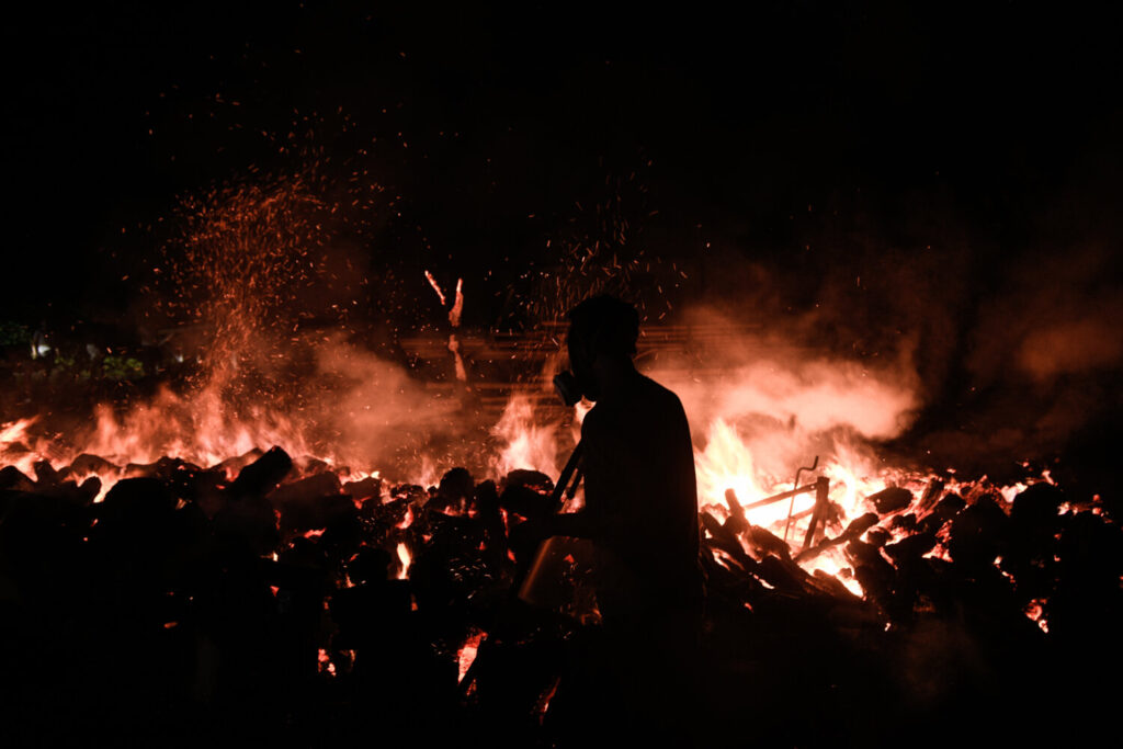 Μαλακάσα – Οι φλόγες πέρασαν την εθνική προς Ωρωπό – Εκκενώνονται περιοχές (εικόνες&βιντεο)