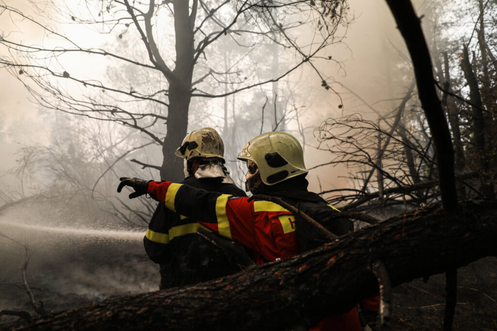 Εύβοια: Ξανά στο Πευκί η φωτιά – Mήνυμα από το 112 για εκκένωση του Ασμηνίου