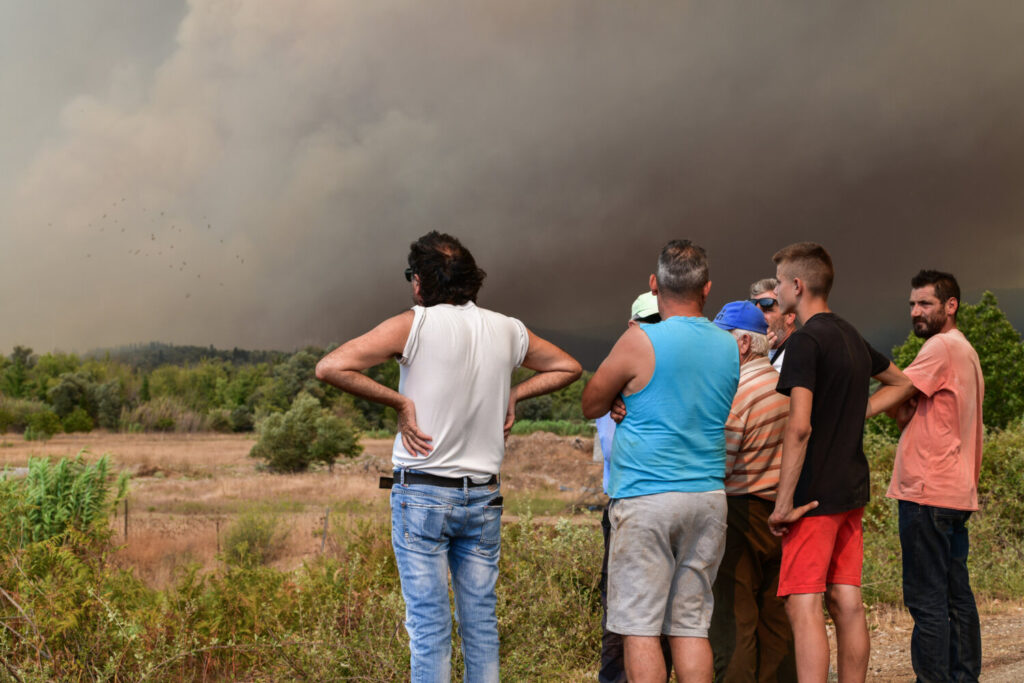 Mάχη με τις φλόγες στη  Γορτυνία: Αναζωπύρωση ανάμεσα σε Λιβαδάκι και Καστράκι (video)