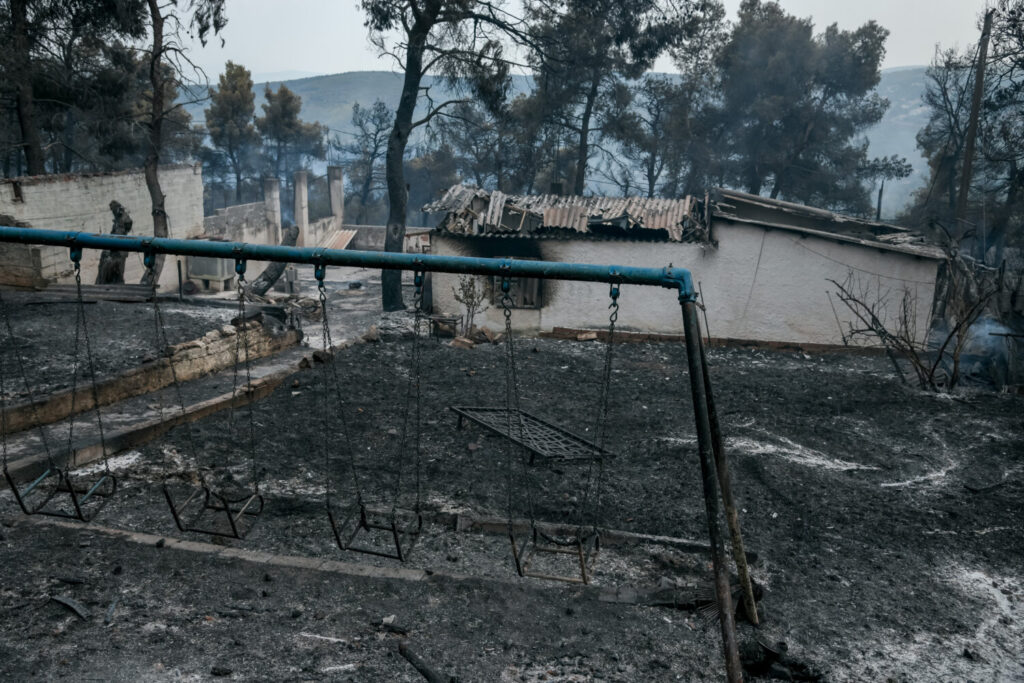 Θρίλερ στα Βίλια: Εντοπίστηκε κρανίο σε καμμένη  αποθήκη
