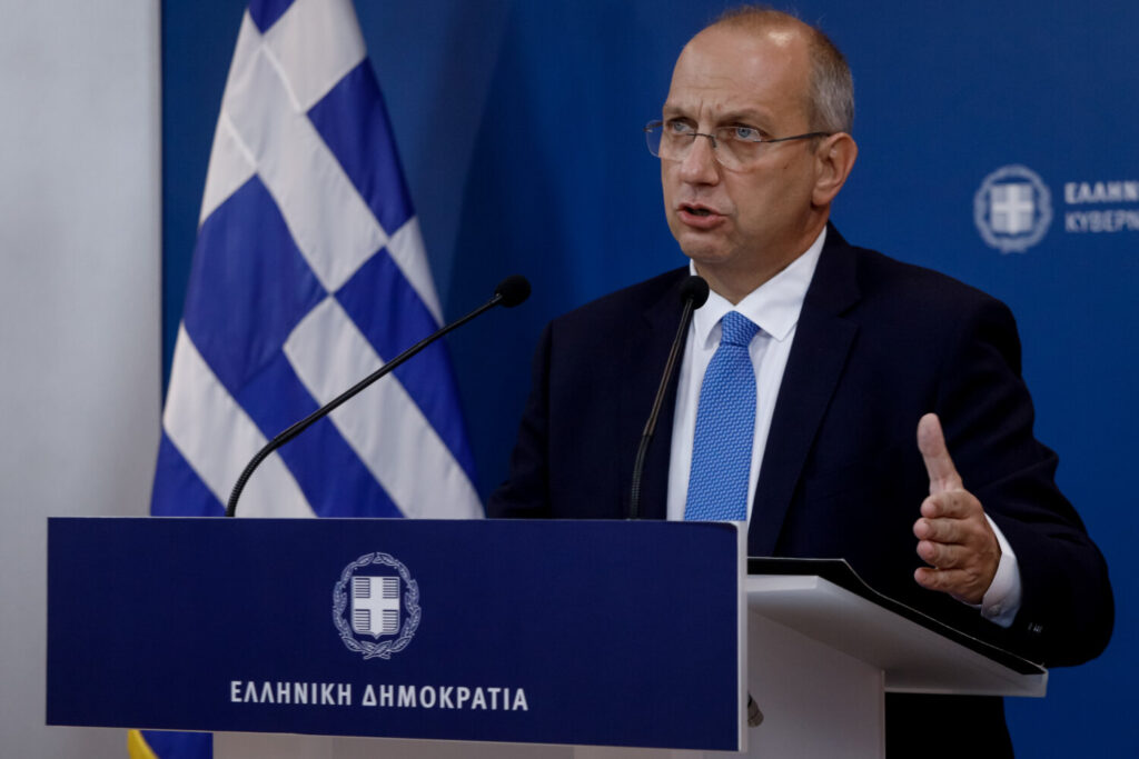 Κυβερνητικός εκπρόσωπος: Σημαντική μερίδα αρνείται τον εμβολιασμό, η κοινωνία δεν μπορεί να είναι όμηρος τέτοιων αντιλήψεων