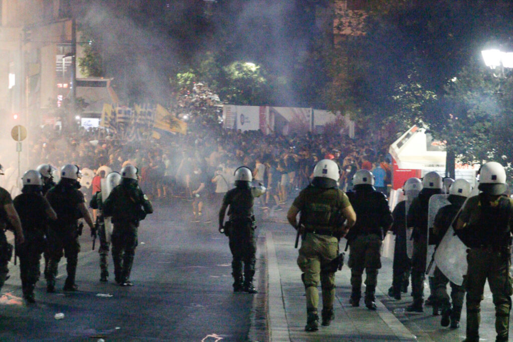 Επεισόδια στη συγκέντρωση των αντιεμβολιαστών στο Σύνταγμα – 42 προσαγωγες