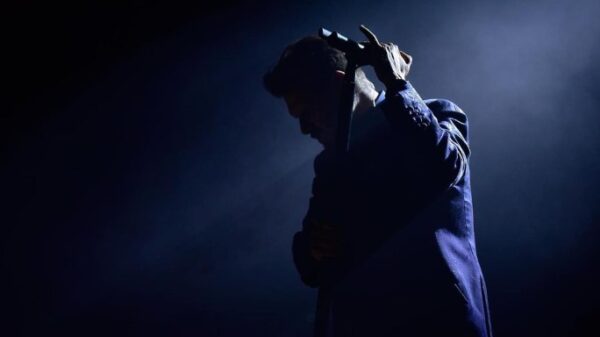 Ο Πάνος Κιάμος  και οι συνεργάτες του στην «αλυσίδα αγάπης» για τους πυρόπληκτους