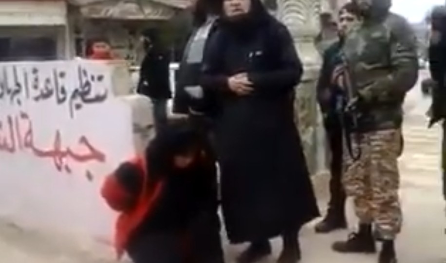 Σοκαριστικό βίντεο: Ταλιμπάν εκτέλεσαν εν ψυχρώ γυναίκα στη μέση του δρόμου (video)
