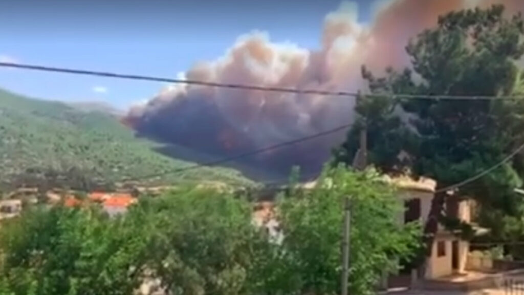 Συναγερμός για νέα πυρκαγιά στα Βίλια [Βίντεο]