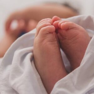 Χανιά: Διασωληνωμένο στη ΜΕΘ βρέφος ενός έτους που έπεσε από μπαλκόνι -Έμενε σε εγκατελελειμμένο κτίριο