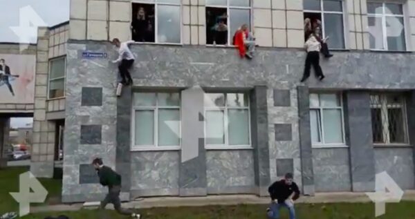 Ρωσία: Πυροβολισμοί σε πανεπιστήμιο – Πηδούν από τα παράθυρα για να γλιτώσουν [βίντεο]