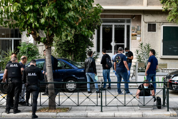 Πυροβολισμοί  στην Αλεξάνδρας δίπλα στον Άρειο Πάγο και τη ΓΑΔΑ  – Ένας σοβαρά τραυματίας (εικόνες)