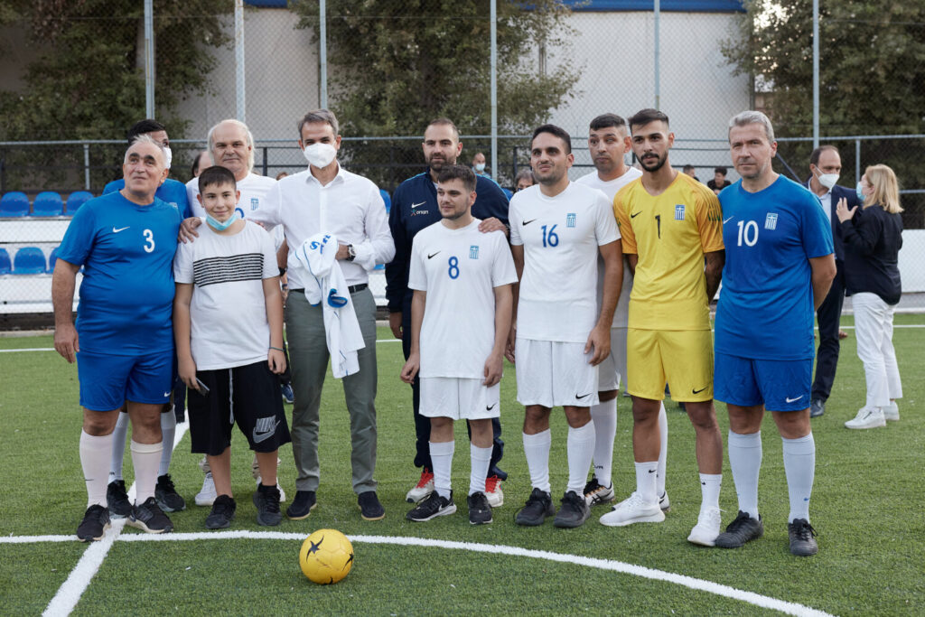 Κυριάκος Μητσοτάκης: Στην προπόνηση  της Εθνικής Ομάδας Ποδοσφαίρου Τυφλών (εικόνες)
