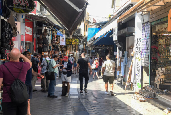 Κορωνοϊός: 2.255 νέα  κρούσματα – 352 διασωληνωμένοι – 39 θάνατοι