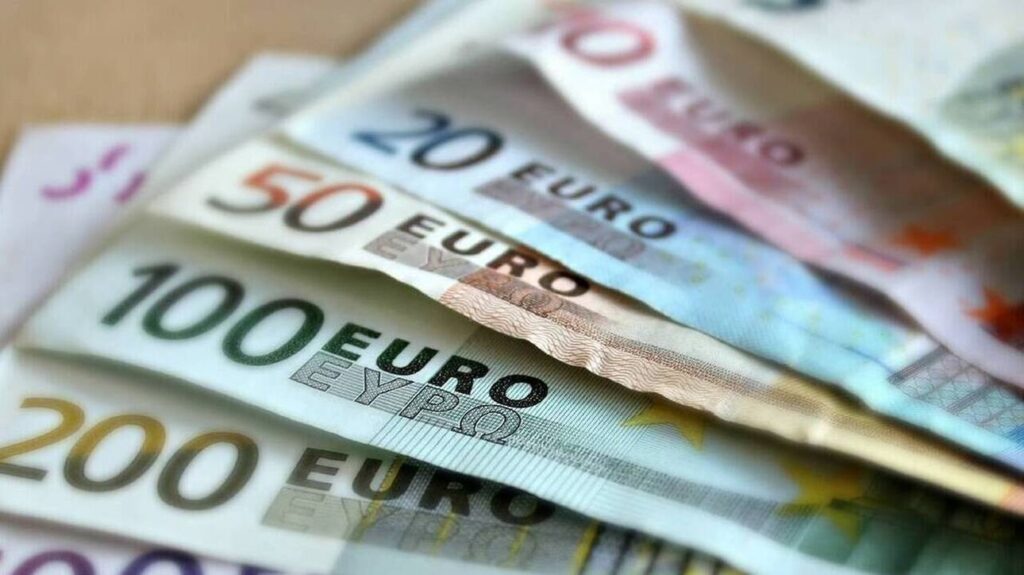 Κατώτατος μισθός: Σήμερα οι ανακοινώσεις για αύξηση πάνω από 50 ευρώ από την 1η Απριλίου