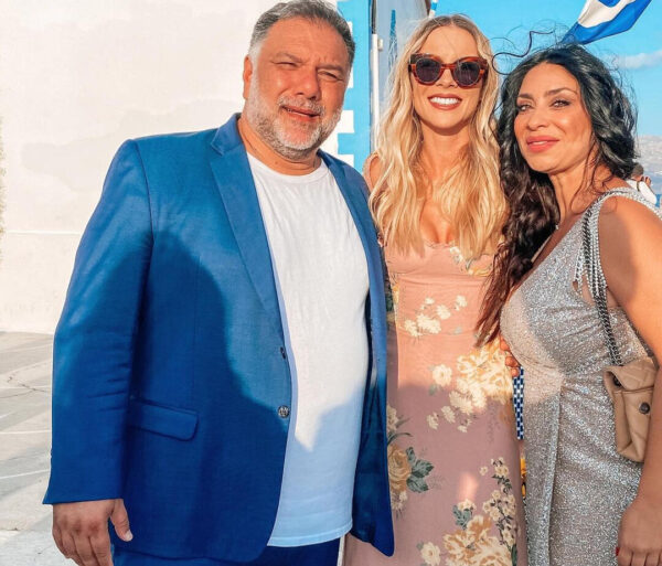 Γρηγόρης Αρναούτογλου: Σπάνια δημόσια εμφάνιση με την κούκλα σύντροφό του! (εικόνες&video)
