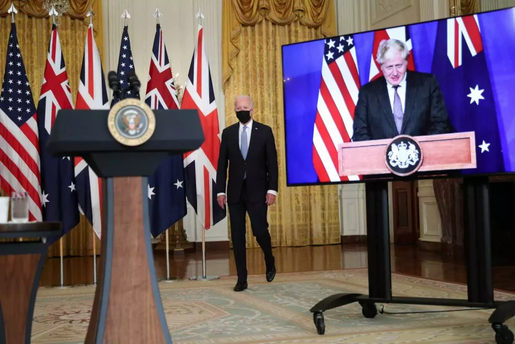 AUKUS: Όλο το παρασκήνιο της συμφωνίας ΗΠΑ, Αυστραλίας, Βρετανίας – Στην αντεπίθεση η Γαλλία