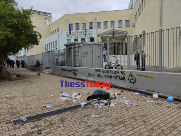 Σταυρούπολη: Νέα επεισόδια στο ΕΠΑΛ – Μολότοφ, πέτρες και ΜΑΤ έξω από το σχολείο (βίντεο)