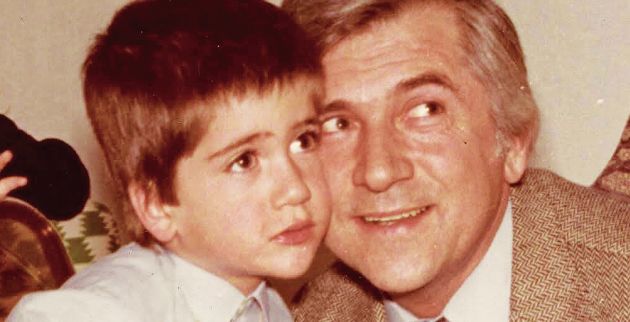 Κώστας Μπακογιάννης: Η συγκινητική ανάρτηση για τον πατέρα του και το τραγούδι “Κοίτα μπαμπά”