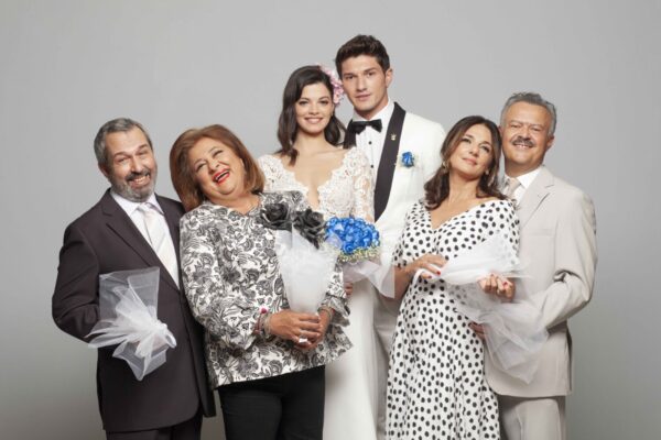 Συμπέθεροι από τα Τίρανα: Συνεχίζουν το σερί επιτυχίας στην κορυφή της τηλεθέασης