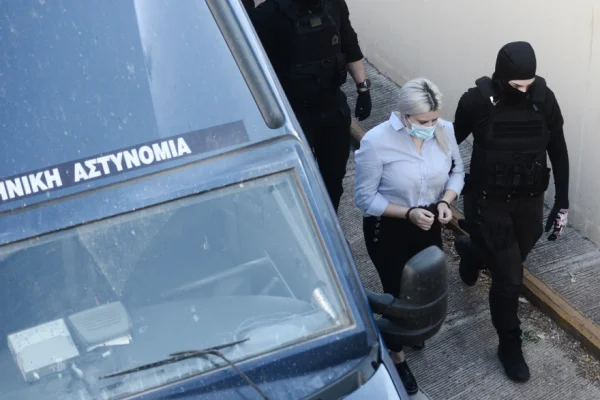 Δίκη για την επίθεση με βιτριόλι: Ξέσπασαν συγγενείς της Ιωάννας για την κατηγορούμενη: «Σκύλα, απόβρασμα, μας διέλυσες»