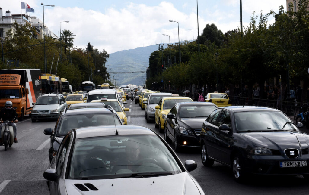 «Η Αθήνα πεθαίνει με την κίνηση»  –  Έρευνα για την καθημερινή «Oδύσσεια» στους δρόμους