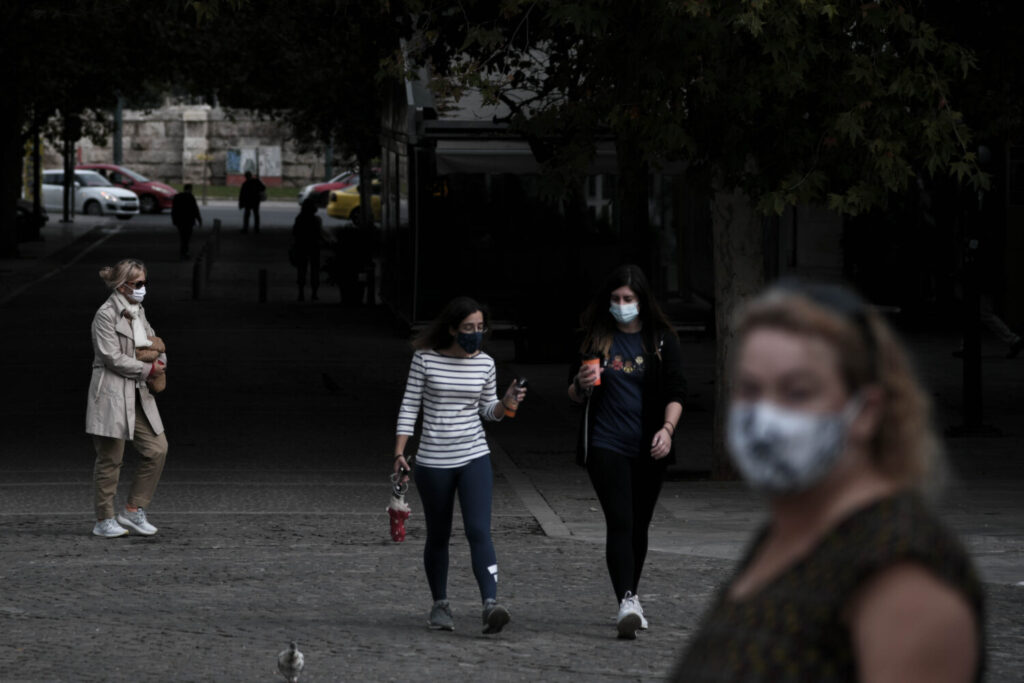 Έρχονται οι «Μωβ περιοχές»- Ποια μέτρα για τον κορωνοϊό θα ισχύουν σε αυτές