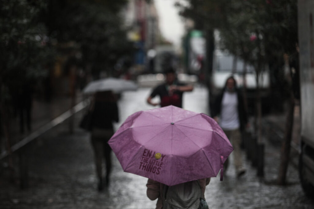 Βροχές και καταιγίδες σε όλη τη χώρα – Aναλυτική πρόβλεψη [βίντεο]