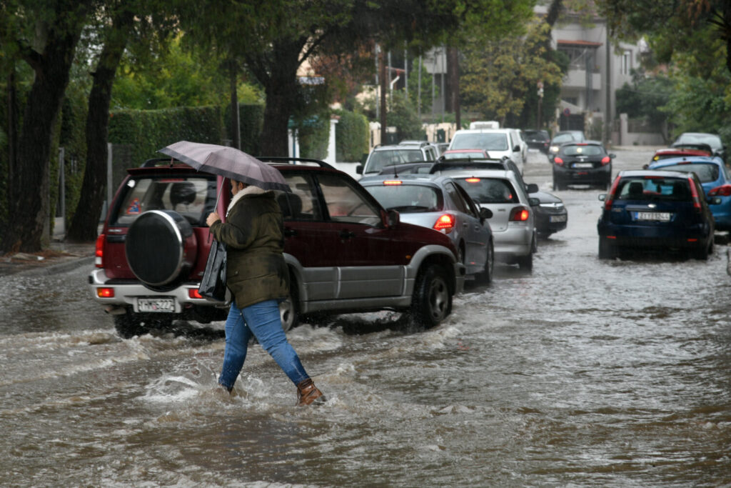 Κακοκαιρία «Μπάλλος»: Χάος και πλημμύρες στους δρόμους  της Αττικής – Διακοπές κυκλοφορίας (video)