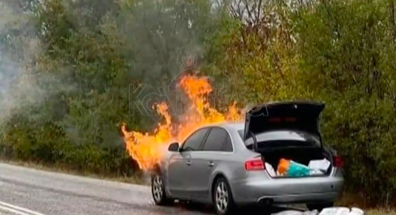 Τρόμος για τον Παναγιώτη Ψωμιάδη – Πήρε φωτιά το αυτοκίνητό του [βίντεο]