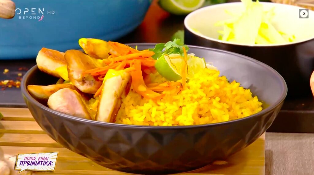 Συνταγή για ινδικό κοτόπουλο με κάρυ και κρέμα καρύδας [βίντεο]