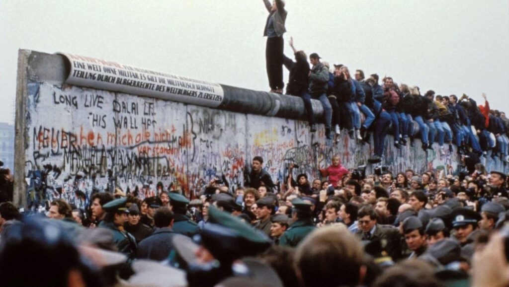 «HISTORIA MINIMAS» – Το Τείχος του Βερολίνου μέσα από τα μάτια των Ελλήνων της Ανατολικής Γερμανίας στη Φωνή της Ελλάδας
