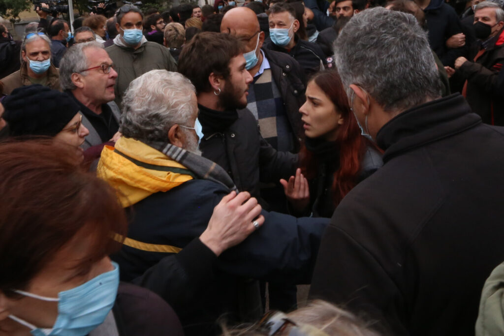 Χτύπησαν τον Νίκο Μανιό στο Πολυτεχνείο – «Δεν αφήσαμε να περάσει ο τραμπουκισμός»