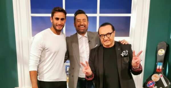 Ο Θέμης Γεωργαντάς υποδέχεται τον Λευτέρη Πανταζή, τον Μάριο Καπότση και τον Στέφανο Πιτσίνιαγκα