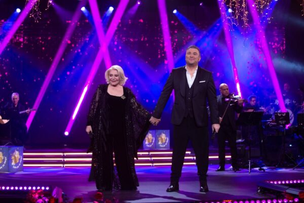 Το θρυλικό «Άνοιξε πέτρα» σε μια αξεπέραστη ερμηνεία από την Μαρινέλλα [Βίντεο]