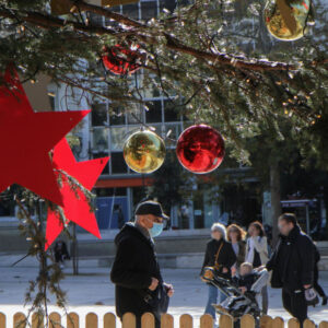 Από σήμερα ξεκινά το εορταστικό ωράριο – Ποιες Κυριακές θα είναι ανοιχτά τα μαγαζιά