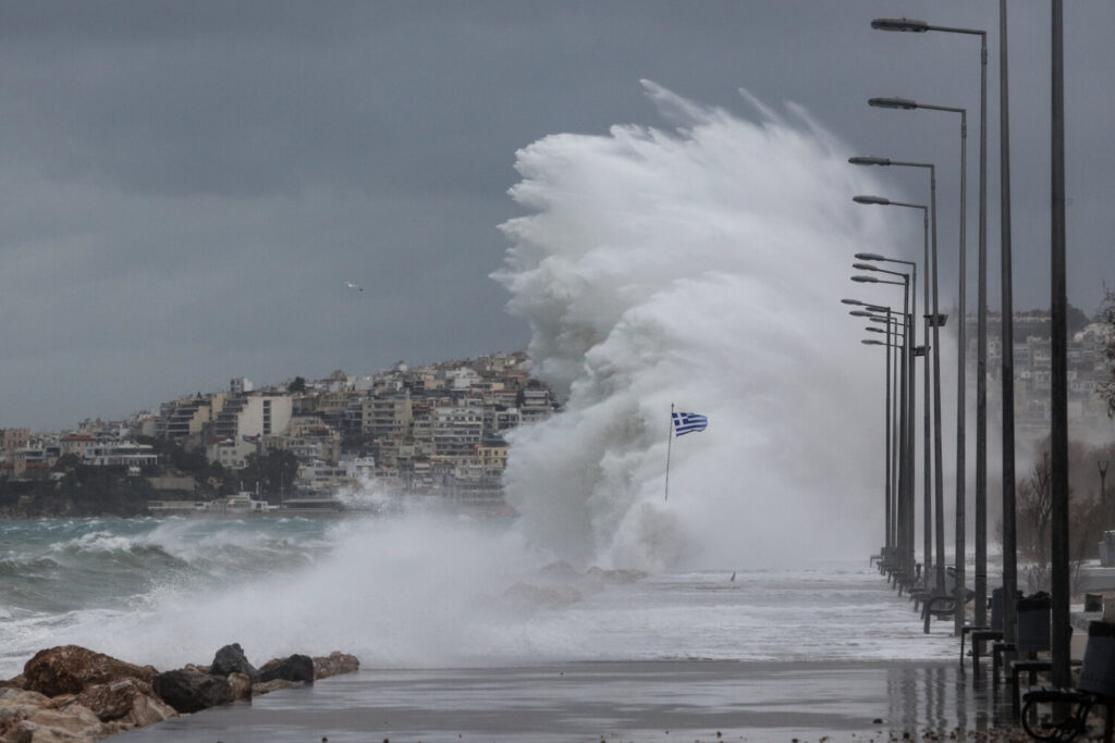 Έκτακτο δελτίο ΕΜΥ για χιόνια, καταιγίδες και θυελλώδεις ανέμους