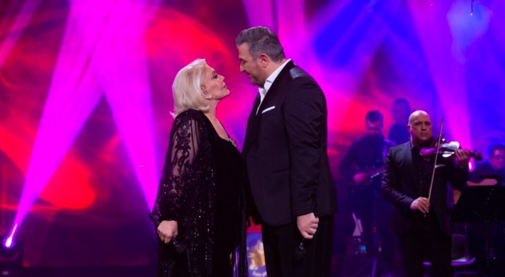 Χριστούγεννα στο Mega – O Αντώνης Ρέμος υποδέχεται τη Μαρινέλλα