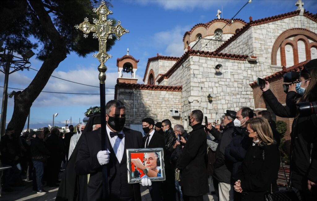 Κηδεία Γιώργου Τράγκα – Θλίψη στον τελευταίο αποχαιρετισμό [βίντεο]