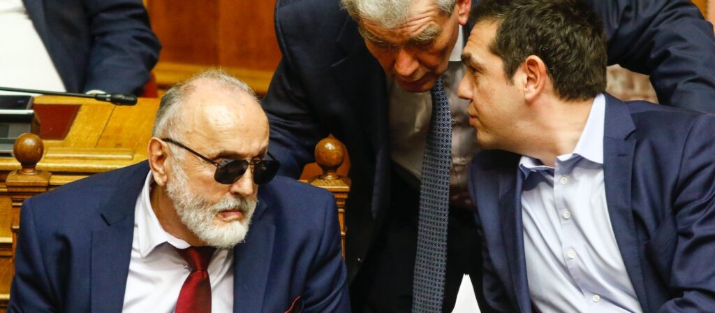 O Tσίπρας διέγραψε τον Κουρουμπλή μετά τα περί «δολοφόνων» στη Βουλή