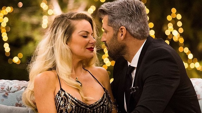 The Bachelor: «Καυτά» φιλιά για Αλέξη Παππά – Αθηνά Βασιλοπούλου στην Σαντορίνη